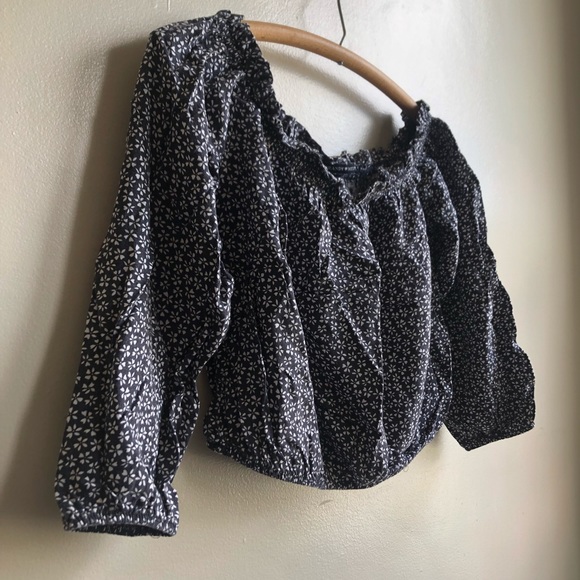 Brandy Melville Maura Black and white floral off the shoulder cropped top - Picture 6 of 6